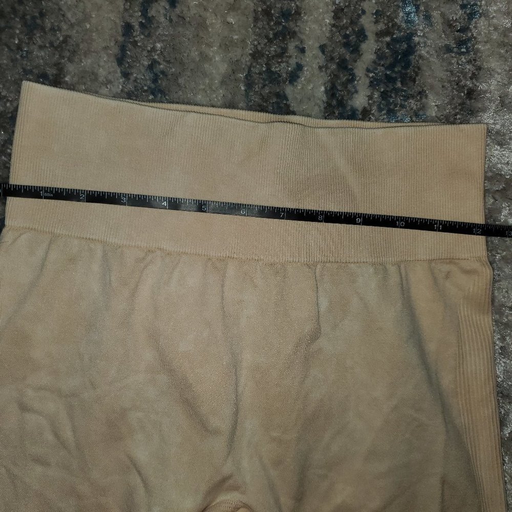 PINK SEAMLESS WORKOUT TIGHT BEACH || Med Like New - Picture 9 of 12